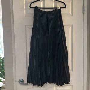 Abercrombie pleated black skirt